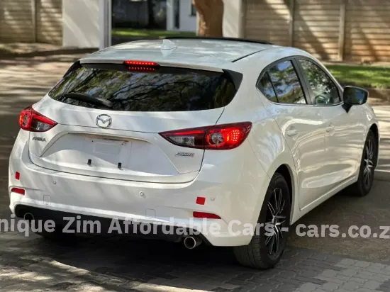 Picture of Mazda Axela 2017