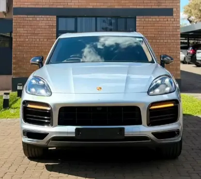 Picture of Porsche Cayenne 2021