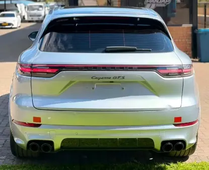 Picture of Porsche Cayenne 2021