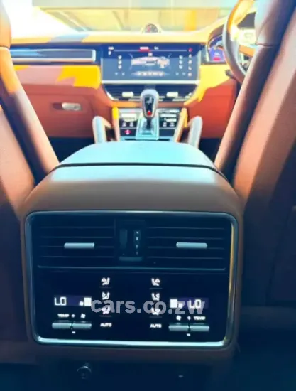 Picture of Porsche Cayenne 2021