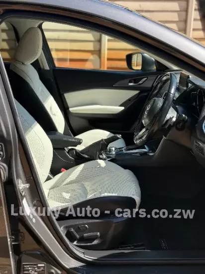 Picture of Mazda Axela 2017