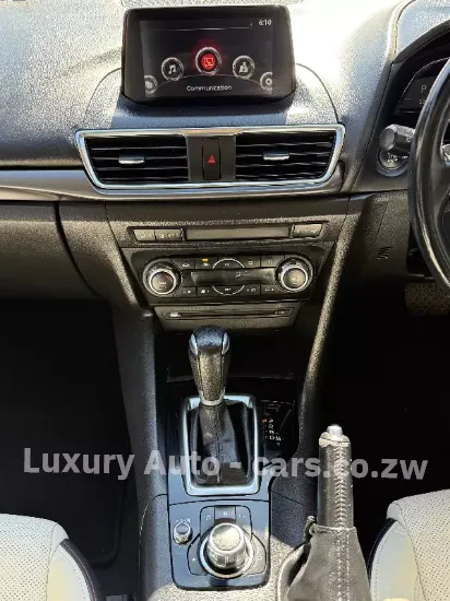 Picture of Mazda Axela 2017
