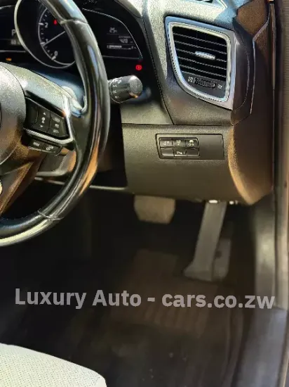 Picture of Mazda Axela 2017