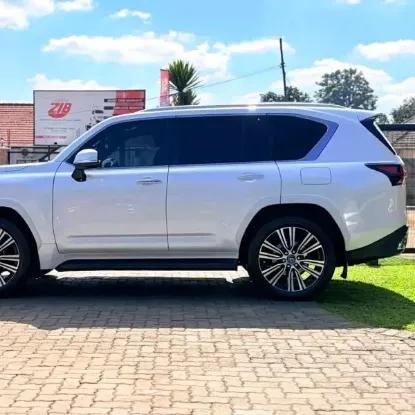 Picture of Lexus LX 2024