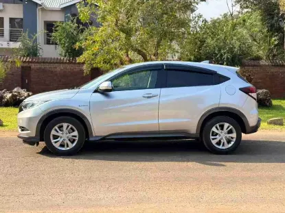 Picture of Hybrid Mid SUVs: Honda Vezel, Toyota CHR, Nissan Xtrail T32