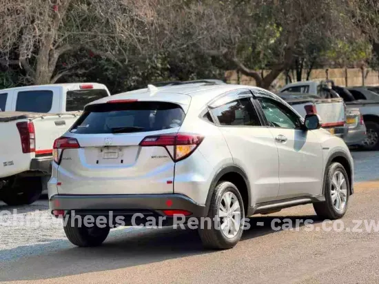 Picture of Hybrid Mid SUVs: Honda Vezel, Toyota CHR, Nissan Xtrail T32