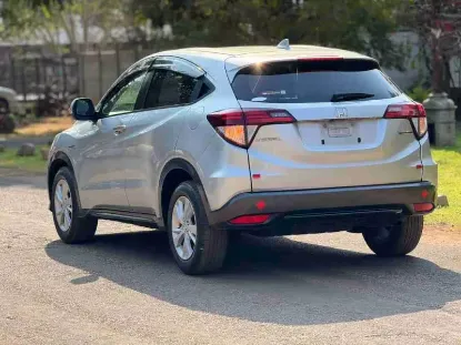 Picture of Hybrid Mid SUVs: Honda Vezel, Toyota CHR, Nissan Xtrail T32