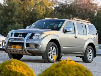 Picture of Nissan Pathfinder 2005