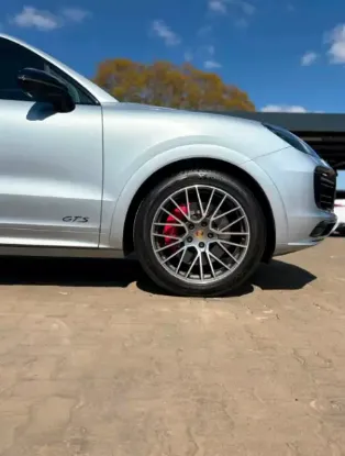 Picture of Porsche Cayenne 2021