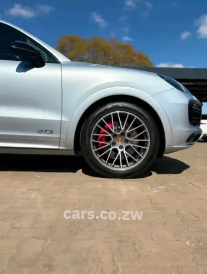 Picture of Porsche Cayenne 2021
