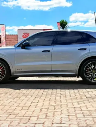 Picture of Porsche Cayenne 2021