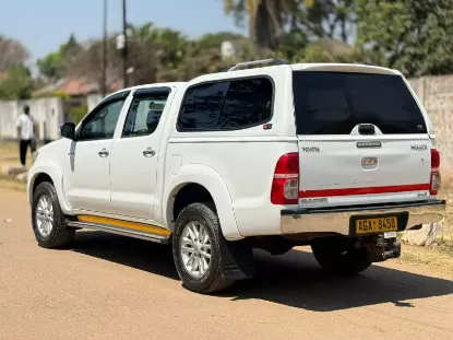 Picture of Toyota Hilux 2014