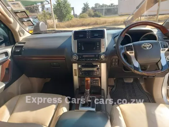 Picture of Toyota Land Cruiser 2010