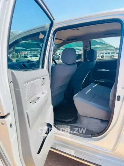 Picture of Toyota Hilux 2013