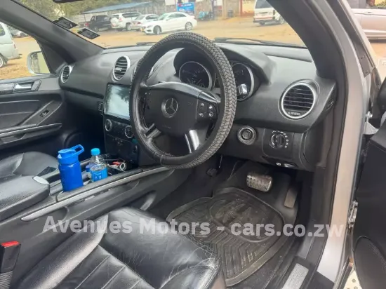 Picture of Mercedes Benz ML-Class 2008