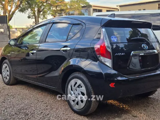 Picture of Toyota Aqua hybrid 2016