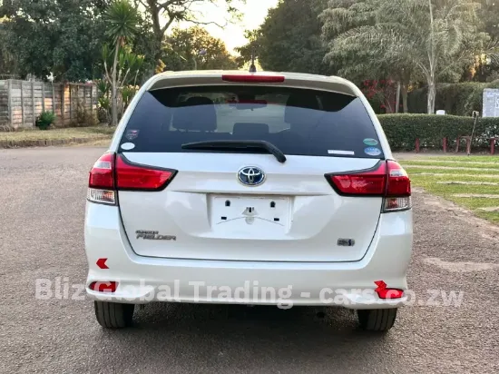 Picture of Toyota Fielder 2017