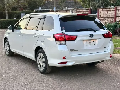 Picture of Toyota Fielder 2017