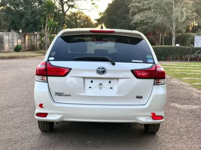 Picture of Toyota Fielder 2017