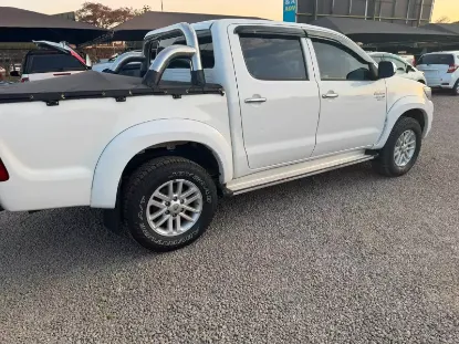 Picture of Toyota Hilux 2013