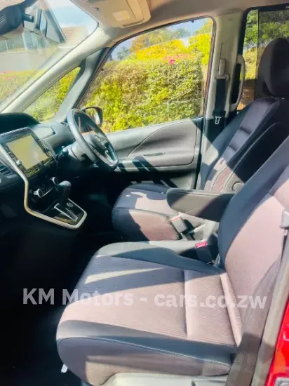 Picture of Nissan Serena 2018