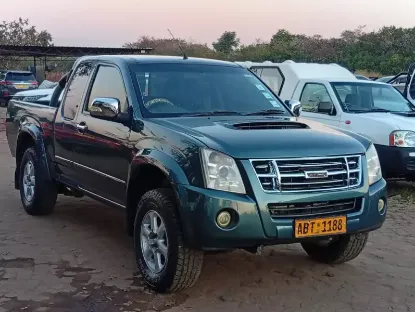 Picture of Isuzu KB300 2010