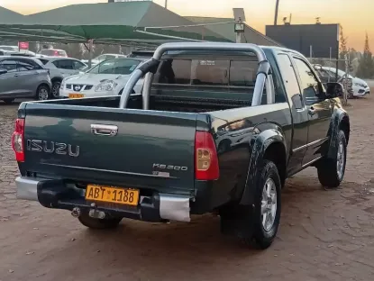 Picture of Isuzu KB300 2010