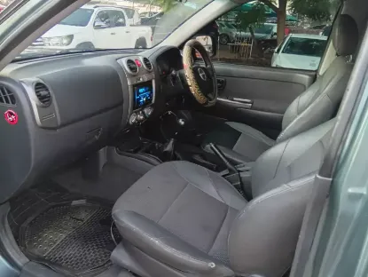 Picture of Isuzu KB300 2010