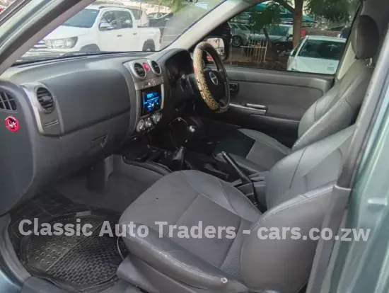 Picture of Isuzu KB300 2010