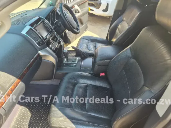 Picture of Toyota Land Cruiser 2013