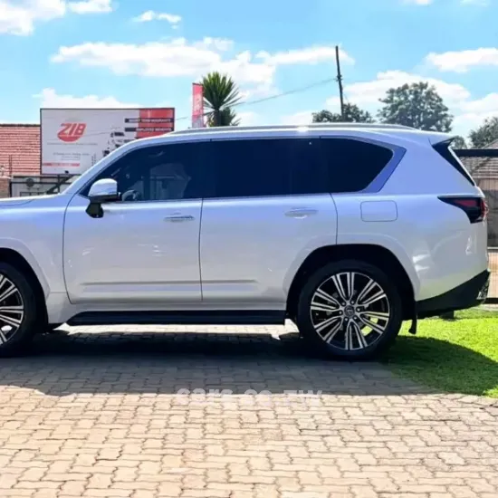 Picture of Lexus LX 2024