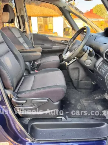 Picture of Nissan Serena 2016
