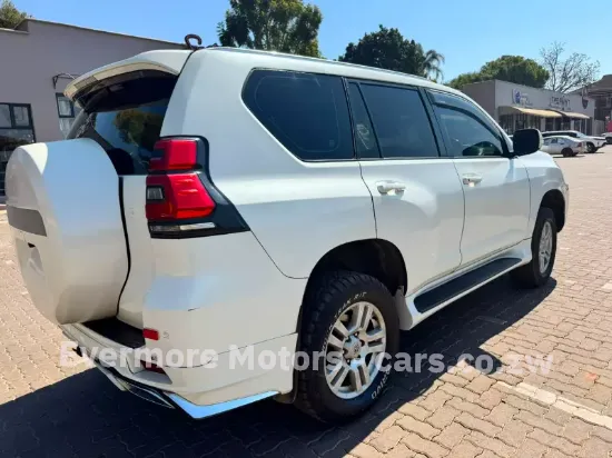 Picture of Toyota Land Cruiser 2017