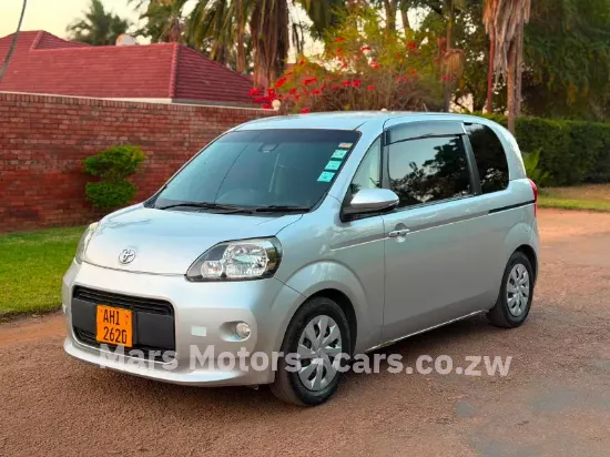Picture of Toyota Porte 2015