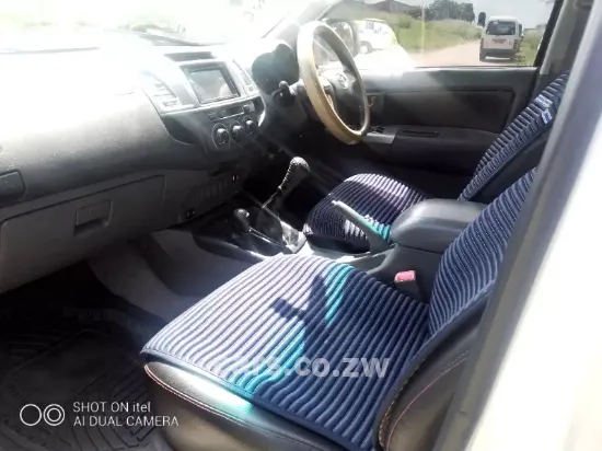 Picture of Toyota Hilux 2012