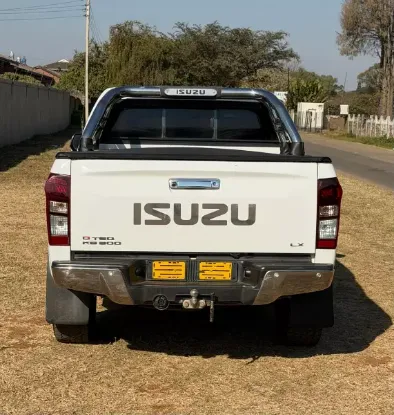 Picture of Isuzu KB300 2017