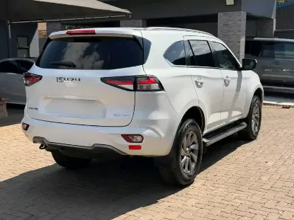 Picture of Isuzu Mu-X 2021