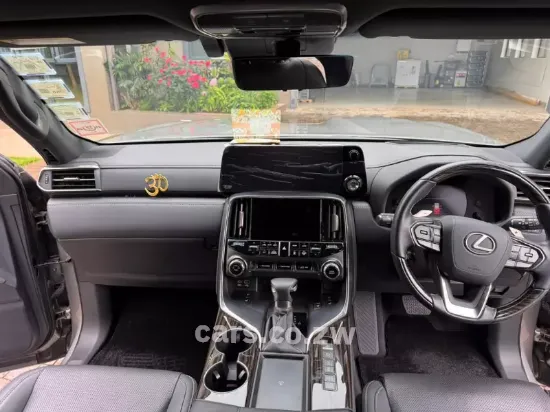Picture of Lexus LX 2025