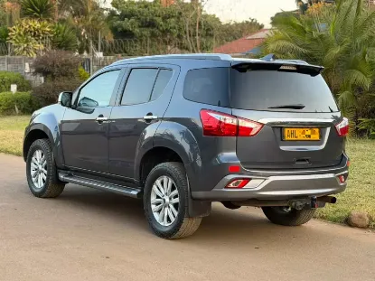 Picture of Isuzu Mu-X 2019