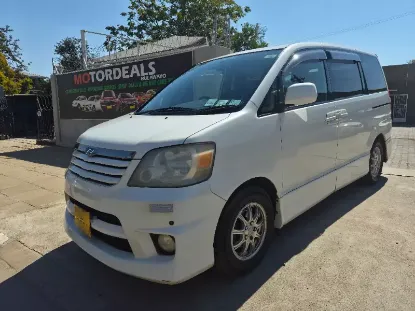 Picture of Toyota Noah 2001