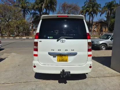 Picture of Toyota Noah 2001