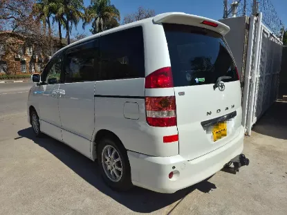 Picture of Toyota Noah 2001