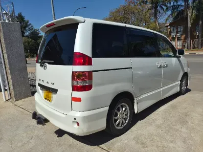 Picture of Toyota Noah 2001
