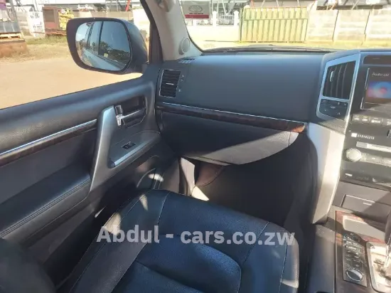 Picture of Toyota Land Cruiser 2013