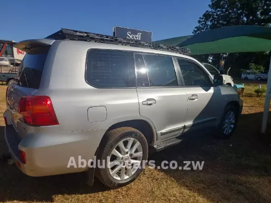 Picture of Toyota Land Cruiser 2013