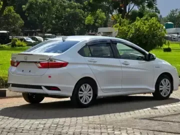 Picture of Honda Grace 2018