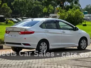 Picture of Honda Grace 2018