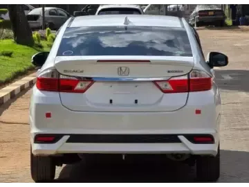 Picture of Honda Grace 2018