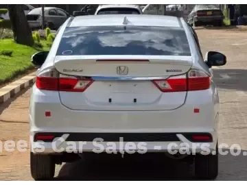 Picture of Honda Grace 2018
