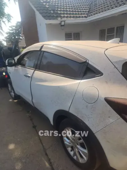 Picture of HONDA VEZEL WRECK FOR SALE (WHITE)
